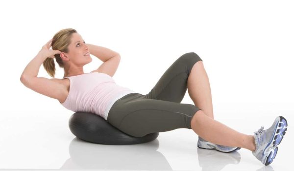 dynair-ballkissen-xxl_junge_frau_rueckenlage_web dynair-ballkissen-xxl_junge_frau_rueckenlage_web