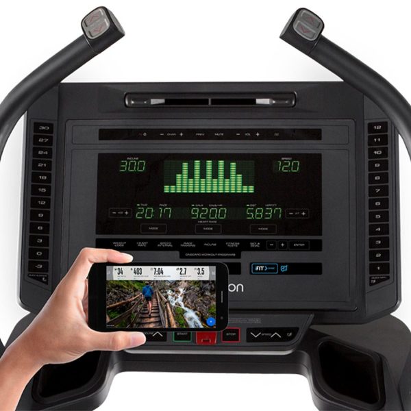 FMTK74218_Console_3-1360x899-c