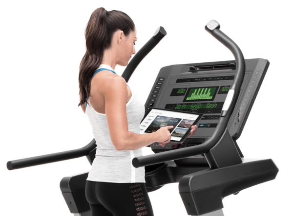 i10.9b_Incline_Trainer_With-ipad-820x606-c i10.9b_Incline_Trainer_With-ipad-820x606-c